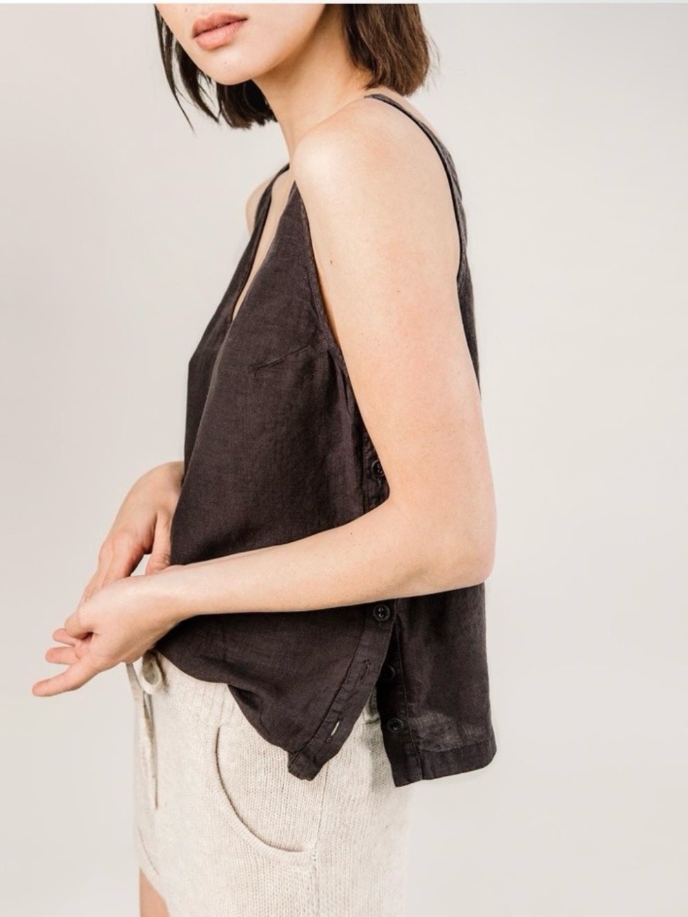Matteo Los Angeles Elsmere linen tank top in charcoal